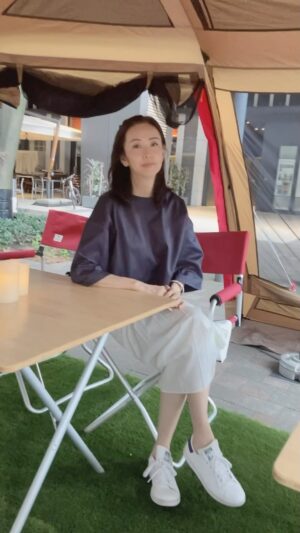 Shoko Tamura Instagram - 大手町で打ち合わせと打ち合わせの間にグランピング😅
#大手町#ootemachi #lrfestyle#meeting#打ち合わせ