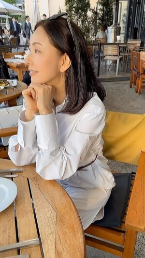 Shoko Tamura Instagram - アートイベントに行く前、時間が少し早かったのでTY Harborでお茶😊
ちょっとした非日常感を楽しみました✨

#アートイベント#tyharbor #ライフスタイル#lifestyle#シャツワンピース #田村翔子