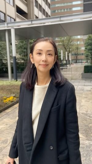 Shoko Tamura Instagram - 寒いですね、、
気温の変化が激しいので、体調管理には気をつけています。
皆さまもどうかお気をつけくださいね。
早く春になってほしいです😊

#冬コーデ#winteroutfit#お仕事コーデ#winterfashion#田村翔子