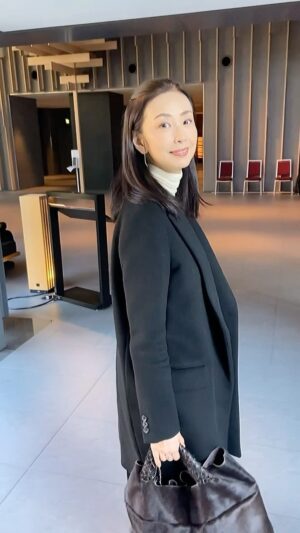 Shoko Tamura Instagram - 今日はキャピトル東急ホテルで打ち合わせでした。
今年はお正月から仕事で💦なにかと忙しい一年になりそうですが、この年でいろいろ新しいことにチャレンジできて、多くを学べるとは幸せなことですね✨

みなさま、今年もどうぞよろしくお願いいたします🙏

#キャピトル東急#打ち合わせ#田村翔子#winteroutfit #lifestyle#ライフスタイル