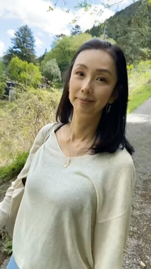 Shoko Tamura Instagram - 新緑が美しい檜原村😊
小鳥の鳴き声や川のせせらぎを聞きながらお散歩を楽しみました😊

#檜原村#hinoharavillage #田村翔子
@theateronetokyo