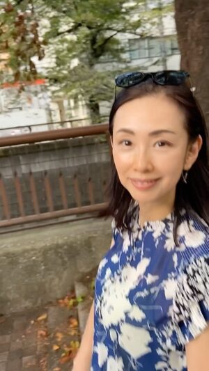 Shoko Tamura Instagram - 仕事帰りに目黒川沿いを少しお散歩😊

#目黒川#ライフスタイル#lifestyle#夏コーデ#summerfashion