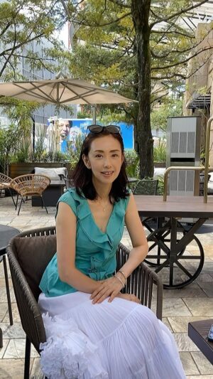 Shoko Tamura Instagram - 昨日のランチ😊
娘のインスタ映えのために暑すぎるテラス席に座ることに💦

#六本木ヒルズ#田村翔子#summerfashion#summeroutfit #夏コーデ