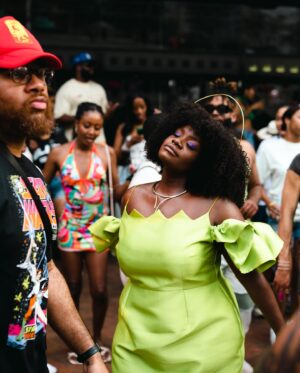 Shoniqua Shandai Instagram - Had a ball in the ATL this weekend! @everydayppl 🧚🏿🧚🏿🧚🏿💚

Shot by the shooter who never misses @evision_photoz 🔥🫶🏿
Makeup @therealsharonrenee 
Dress @imadeduso_ 
Bag @bruceglencollection 
Crown & necklace @trufacebygrace 

#internationalhouseholdname #everydaypeople #tinkerbell