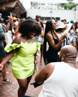 Shoniqua Shandai Instagram - Had a ball in the ATL this weekend! @everydayppl 🧚🏿🧚🏿🧚🏿💚

Shot by the shooter who never misses @evision_photoz 🔥🫶🏿
Makeup @therealsharonrenee 
Dress @imadeduso_ 
Bag @bruceglencollection 
Crown & necklace @trufacebygrace 

#internationalhouseholdname #everydaypeople #tinkerbell