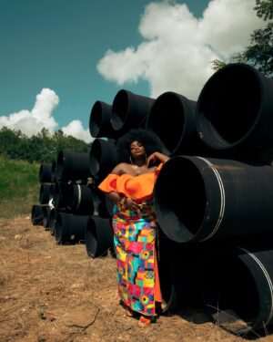 Shoniqua Shandai Instagram - Unapologetically walking into my cocky girl era like 🧡🧡🧡

Photography: @evision_photoz
Makeup: @jacenbowman
Skirt: @bruceglencollection 
Bracelet, ring: @trufacebygrace
Hair: @dhairboutique 
Creative Direction: @ShoniquaShandai

#internationalhouseholdname #actress #model #fashion #photography