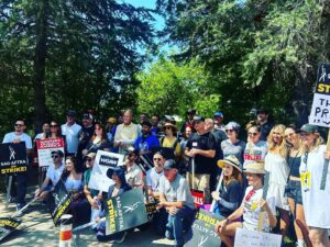 Shoshannah Stern Instagram - Family reunion on the picket lines #wgastrong #sagaftrastrong #spnfamily