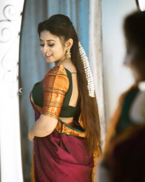 Shruthi Ramesh Instagram - 🥰🌸🙈

Mua: @makeupbyshruthiramesh 
Pc: @pkstudiophotography 
Jewellery: @kushalsfashionjewellery