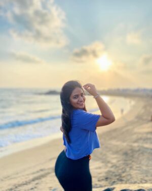 Shruthi Selvam Instagram - Hello Sunshine🤍🕊️🐾 
.
#positivevibes #shruthiselvam