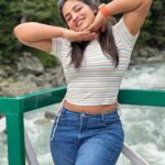 Shruthi Selvam Instagram - The Smile is Real♥️🧿 . #shruthiselvam #travel #kashmir #smileisreal #happy #peaceful #positivevibes