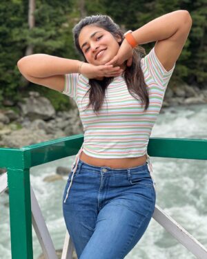 Shruthi Selvam Instagram - The Smile is Real♥️🧿 
.
#shruthiselvam #travel #kashmir #smileisreal #happy #peaceful #positivevibes