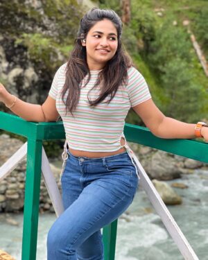 Shruthi Selvam Instagram - The Smile is Real♥️🧿 
.
#shruthiselvam #travel #kashmir #smileisreal #happy #peaceful #positivevibes