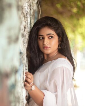 Shruthi Selvam Instagram - 🌙 
.
Pc: @samjeremiahj 
Makeup: @yaanjiartista 
Retouch: @thejan__ 
.
#shruthiselvam #photoshoot