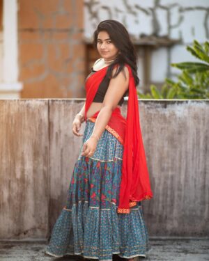Shruthi Selvam Instagram - En aasa rombo pavam
Konjo kann eduthu paaren……♥️ 
.
📷: @samjeremiahj 
.
#shruthiselvam