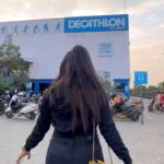 Shruthi Selvam Instagram - ‘AARAMBIKKALAMA?’ Decathlon’s initiative to inspire a healthy lifestyle. Visit your nearest Decathlon store on Feb 3rd & 4th, participate in challenges and stand a chance to win fitness products 🎉 Plus, enjoy an extra 5% off on purchases above 999 INR. Let’s begin this fitness adventure together! 📍Stores : *Chennai* Nolambur Nexus Vijaya Mall, OMR Perungudi OMR Marina Mall Anna salai Express Avenue *Outside Chennai* Trichy Madurai Salem Coimbatore