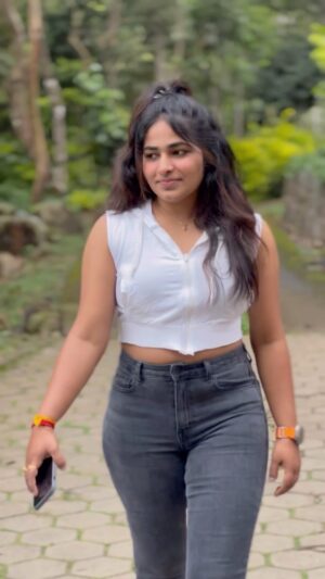 Shruthi Selvam Instagram - Anbe♥️ 
. 
#shruthiselvam #yercaud #travel #travellife #ootd