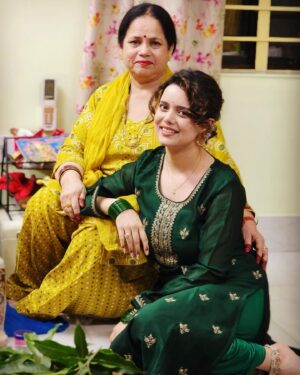 Shruti Kanwar Instagram - May your bond of love and companionship grow stronger. 
Happy Teej!🪔