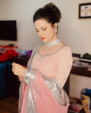 Shruti Kanwar Instagram - Having a pink moment 🌸🌸