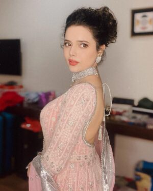 Shruti Kanwar Instagram - Having a pink moment 🌸🌸