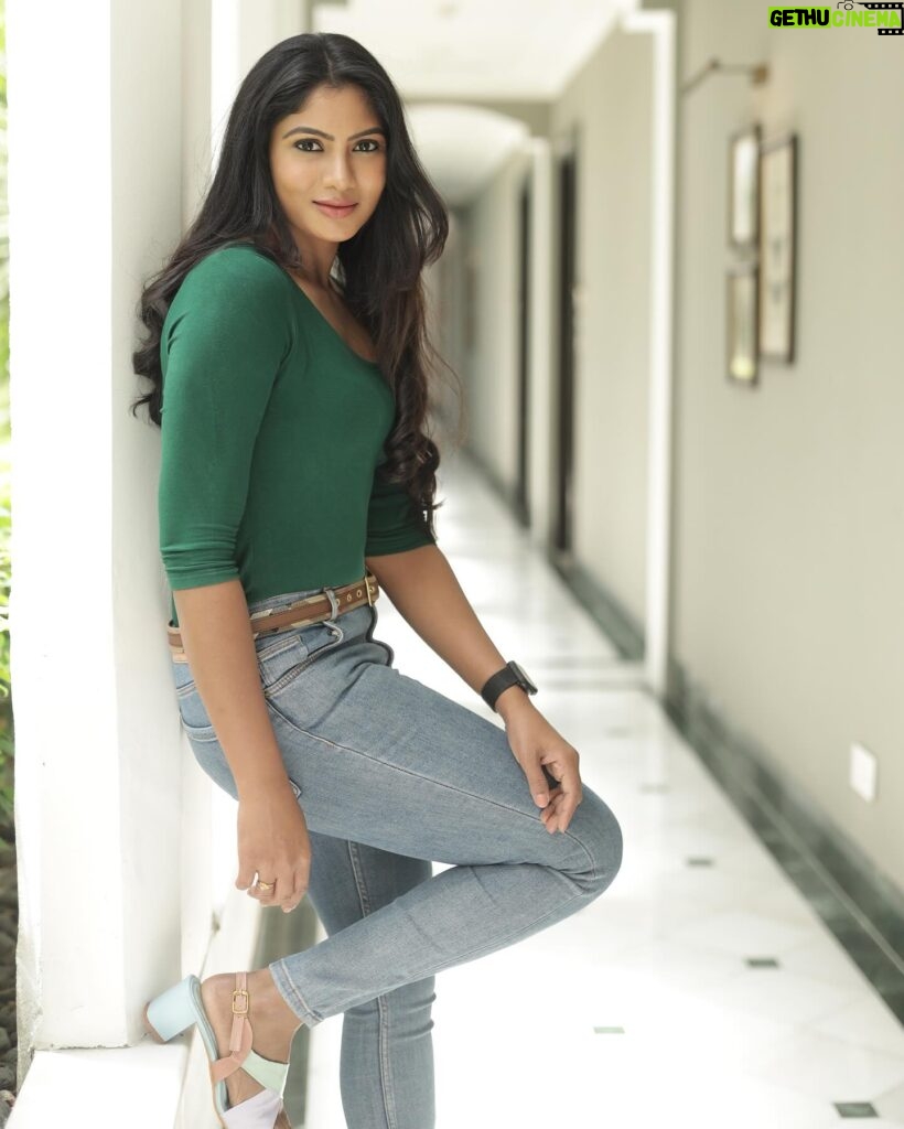 Shruti Reddy Instagram - 💚✨ 📸: @deepak_durai_photography Retoucher: @ashishsom @manassompurapix Makeup & hair: @deepasalomi Managed by: @mahendrababu2590 @thanga_18