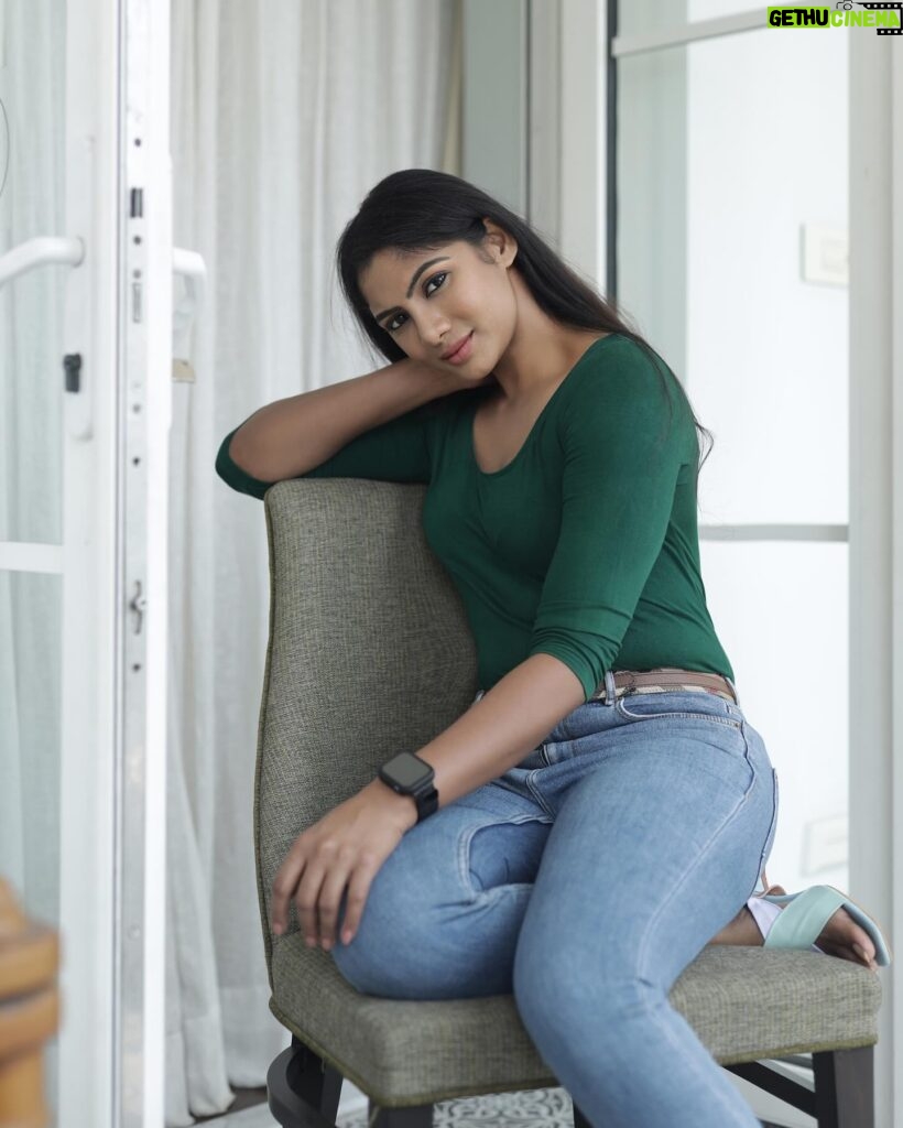 Shruti Reddy Instagram - 💚✨ 📸: @deepak_durai_photography Retoucher: @ashishsom @manassompurapix Makeup & hair: @deepasalomi Managed by: @mahendrababu2590 @thanga_18