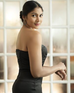 Shruti Reddy Instagram - Well-versed in etiquette! ♥️

📸: @deepak_durai_photography
Retoucher: @ashishsom
@manassompurapix 
Makeup & hair: @deepasalomi
Managed by: @thanga_18 
@mahendrababu2590