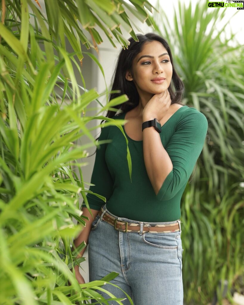 Shruti Reddy Instagram - 💚✨ 📸: @deepak_durai_photography Retoucher: @ashishsom @manassompurapix Makeup & hair: @deepasalomi Managed by: @mahendrababu2590 @thanga_18