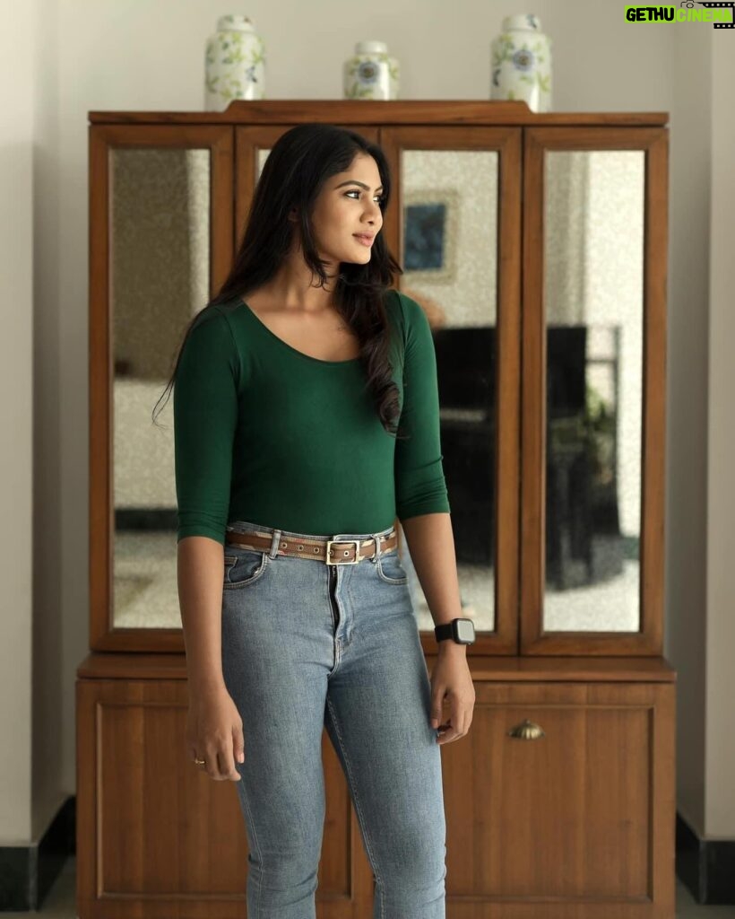 Shruti Reddy Instagram - 💚✨ 📸: @deepak_durai_photography Retoucher: @ashishsom @manassompurapix Makeup & hair: @deepasalomi Managed by: @mahendrababu2590 @thanga_18