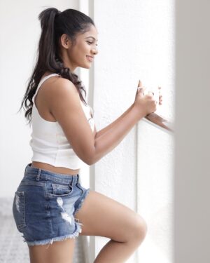 Shruti Reddy Instagram - I’m fueled by happy thoughts and coffee 🤍

📸: @deepak_durai_photography 
Retoucher: @ashishsom 
Makeup & hair: @deepasalomi 
Managed by: @thanga_18
@mahendrababu2590