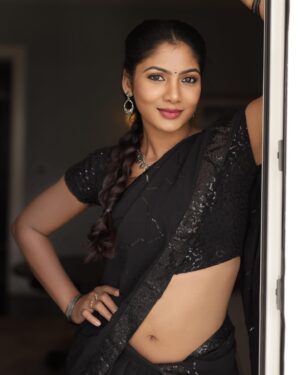 Shruti Reddy Instagram - “Black is the color of my love for you, for it is endless and never fades.” 🖤♥️

📸: @deepak_durai_photography 
Retoucher: @ashishsom 
@manassompurapix 
Makeup & hair: @deepasalomi 
Managed by: @thanga_18 
@mahendrababu2590