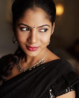 Shruti Reddy Instagram - “Black is the color of my love for you, for it is endless and never fades.” 🖤♥️

📸: @deepak_durai_photography 
Retoucher: @ashishsom 
@manassompurapix 
Makeup & hair: @deepasalomi 
Managed by: @thanga_18 
@mahendrababu2590