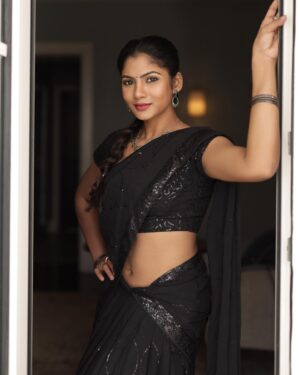 Shruti Reddy Instagram - “Black is the color of my love for you, for it is endless and never fades.” 🖤♥️

📸: @deepak_durai_photography 
Retoucher: @ashishsom 
@manassompurapix 
Makeup & hair: @deepasalomi 
Managed by: @thanga_18 
@mahendrababu2590