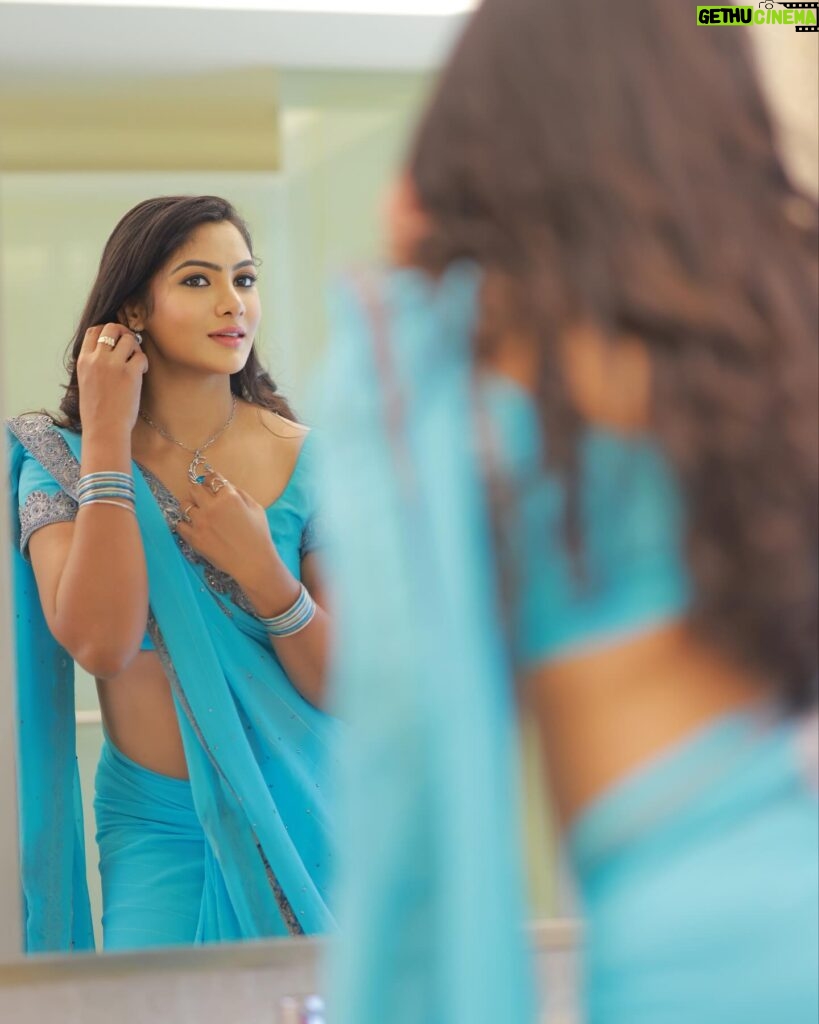 Shruti Reddy Instagram - 🩵✨ 📸: @shiva.stills Retoucher: @ashishsom @manassompurapix Makeup: @komaljoshi_official Hair: @ramanababu660 Managed by: @mahendrababu2590 @thanga_18