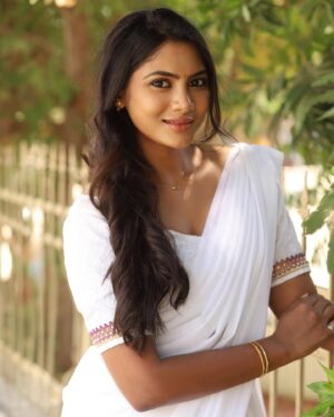 Shruti Reddy Instagram - #beautiful #life 🤍🤍🤍

Photography: @sat_narain 
Retoucher: @ashishsom @manassompurapix 
Outfit: @kavyavijay_designstudio 
Hair styling: @_gayathri_makeoverartistry_ 
Managed by: @mahendrababu2590 
@thanga_18