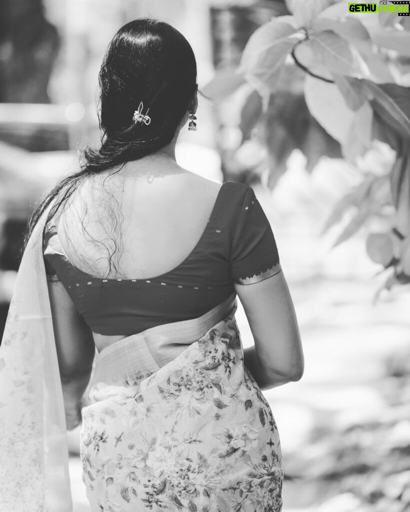 Shruti Reddy Instagram - This #saree in #blackandwhite feels like a #dreamy #movie 🤍💗🦋