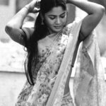 Shruti Reddy Instagram – This #saree in #blackandwhite feels like a #dreamy #movie 🤍💗🦋