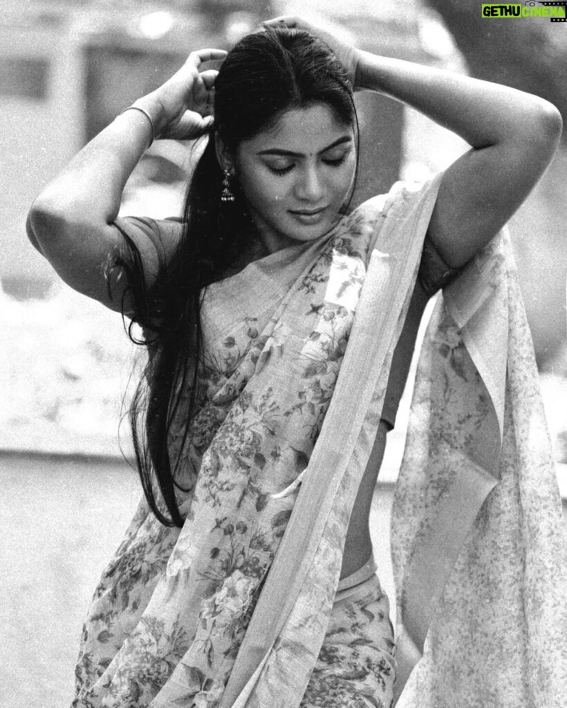 Shruti Reddy Instagram - This #saree in #blackandwhite feels like a #dreamy #movie 🤍💗🦋