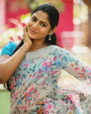 Shruti Reddy Instagram - Loving this graceful saree 🤍💗🦋 

Outfit: @manmaduraaboutique 
Photography: @pariaarclicks 
Photography Asst: @mathialagan788 
Makeup & hair: @mmamakeupartistry
Managed by: @mahendrababu2590 @thanga_18