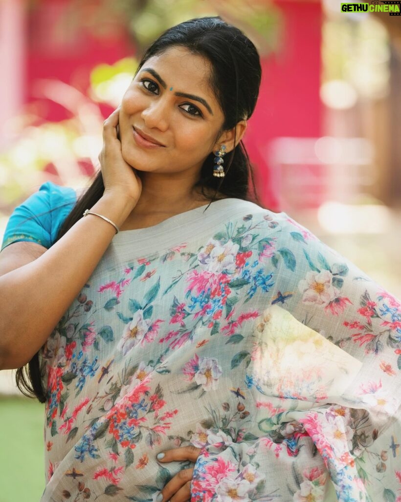 Shruti Reddy Instagram - Loving this graceful saree 🤍💗🦋 Outfit: @manmaduraaboutique Photography: @pariaarclicks Photography Asst: @mathialagan788 Makeup & hair: @mmamakeupartistry Managed by: @mahendrababu2590 @thanga_18