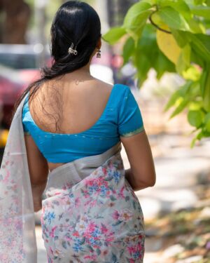 Shruti Reddy Instagram - Loving this graceful saree 🤍💗🦋 

Outfit: @manmaduraaboutique 
Photography: @pariaarclicks 
Photography Asst: @mathialagan788 
Makeup & hair: @mmamakeupartistry
Managed by: @mahendrababu2590 @thanga_18