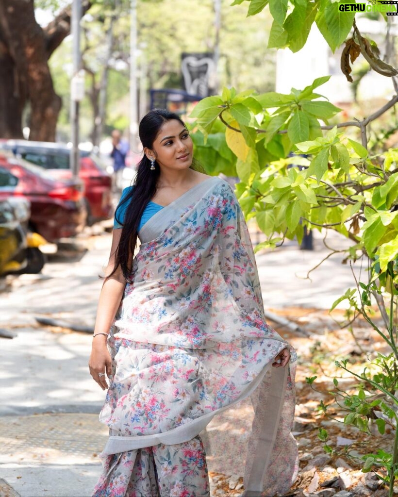 Shruti Reddy Instagram - Loving this graceful saree 🤍💗🦋 Outfit: @manmaduraaboutique Photography: @pariaarclicks Photography Asst: @mathialagan788 Makeup & hair: @mmamakeupartistry Managed by: @mahendrababu2590 @thanga_18
