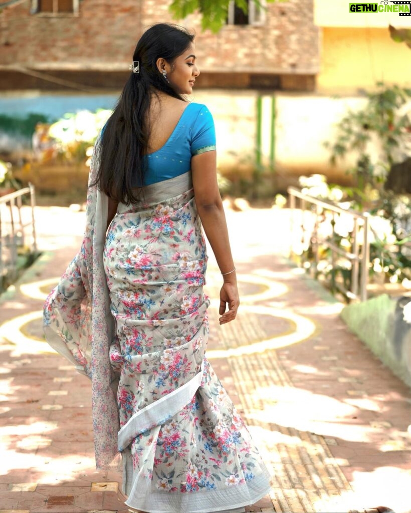 Shruti Reddy Instagram - Loving this graceful saree 🤍💗🦋 Outfit: @manmaduraaboutique Photography: @pariaarclicks Photography Asst: @mathialagan788 Makeup & hair: @mmamakeupartistry Managed by: @mahendrababu2590 @thanga_18