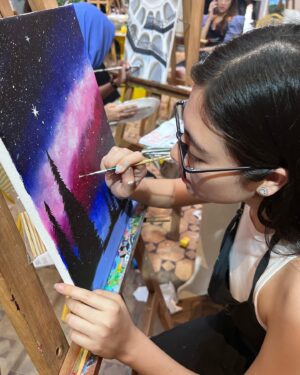 Shwe Tha Mee Instagram - Protect your peace 
#shwethameeofficial #shwethamee #painting #love #peace #burmese #myanmar