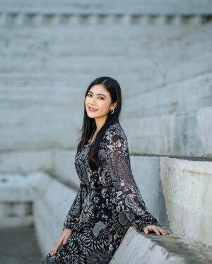 Shwe Tha Mee Instagram - Sweeter than Honey 🐝🍯
#shwethamee #instadaily #love #burmeseactress