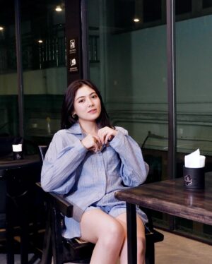Shwe Tha Mee Instagram - Have a good night 🌙✨