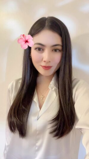 Shwe Tha Mee Instagram - I’m always think about you ✨🫶
#instadaily #you #love #flower #burmeseactress #shwethamee