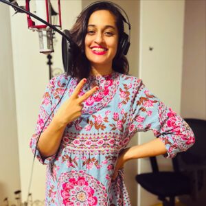 Shweta Pandit Instagram - Sweet singing day 🎧 
#shwetapandit #singersongwriter #recordingstudio #singerslife #musician #bollywoodsong