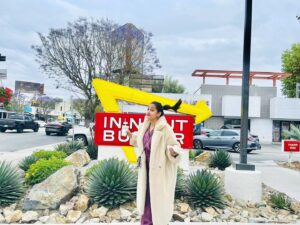 Shweta Pandit Instagram - Drop me at sunset blvd 🇺🇸 oh gloomy cali, my 🍟 and 🍔, my furry 🧥 these are a few of my favourite things..