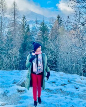 Shweta Pandit Instagram - End of the year at the end of beauty 🦄❄️🎄🗾 #frozenlake #dolomites #alps #snowlife