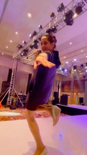 Shweta Pandit Instagram - Just a bit of what ive been upto 🎤 #shwetapanditlive #concertrehearsals #hallare #trendingreels #concertreel